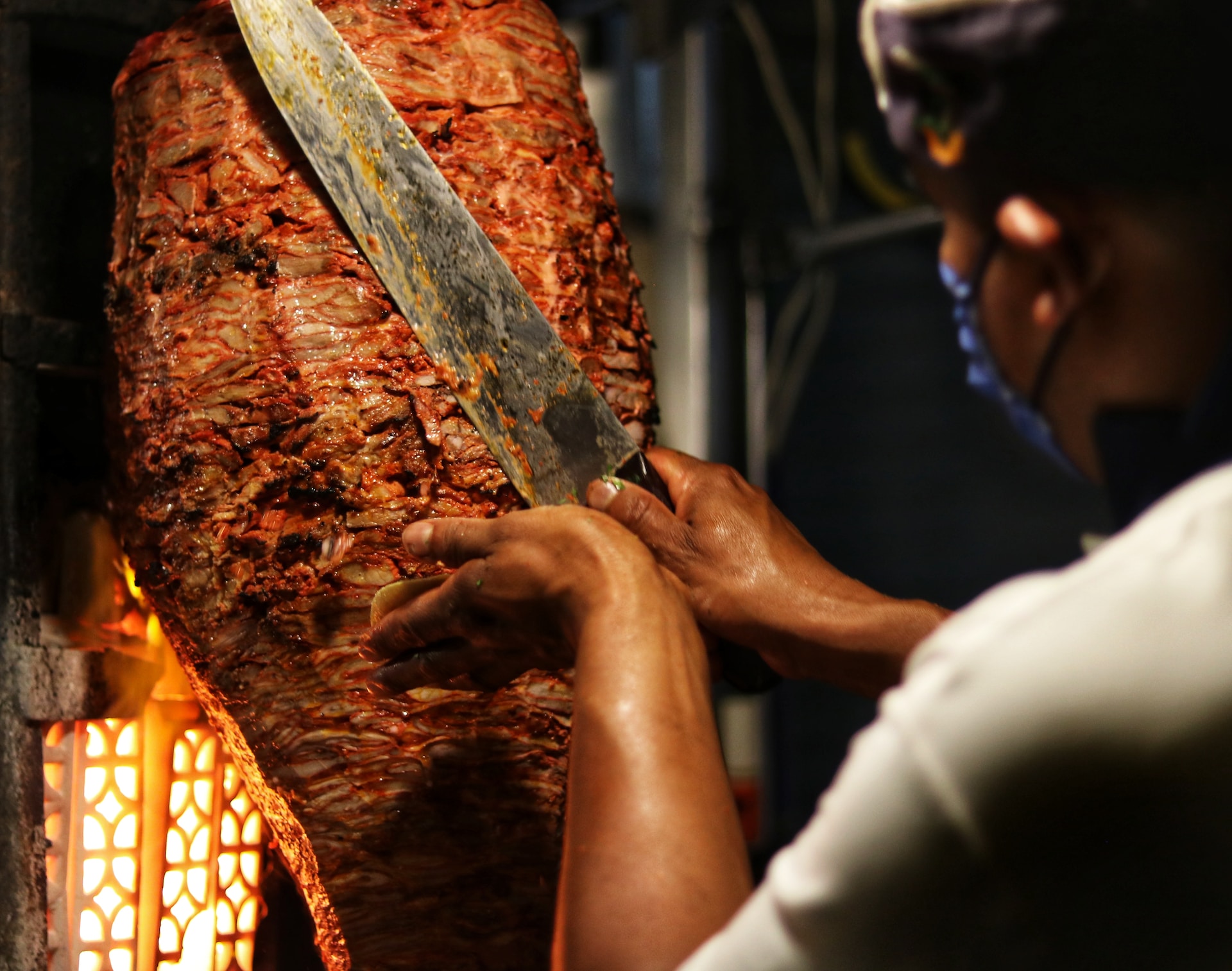 Cum sa gatesti carne de kebab fara un grill rotativ in bucataria restaurantului tau